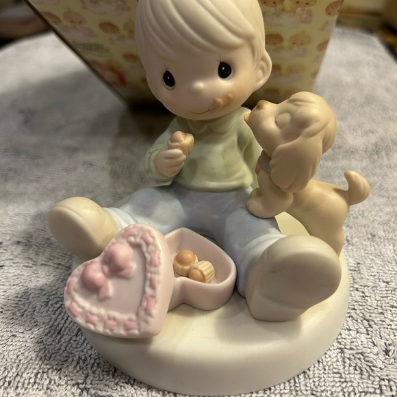 Sharing Sweet Moments Together Precious Moments Figurine in Box  Valentine - Picture 4 of 5